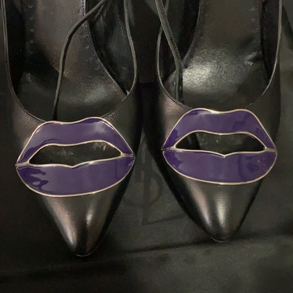 YSL infamous “Lips” Ankle Strap Pump - Picture 2 of 9